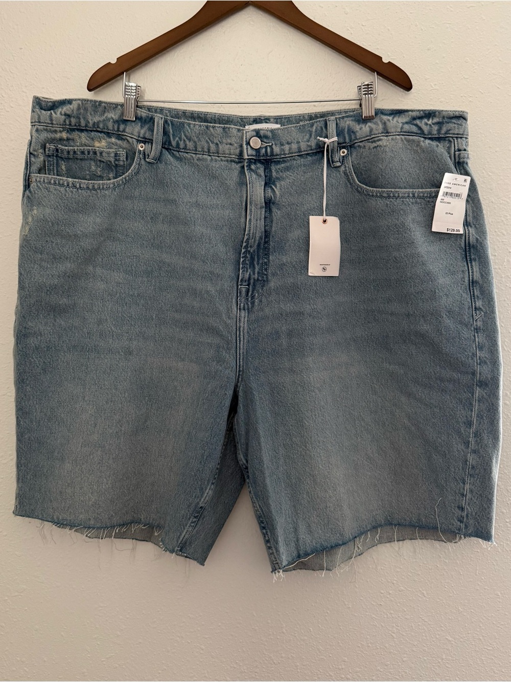 Good American NWT Good Standard Bermuda Shorts 22 Plus Light Wash Raw Hem